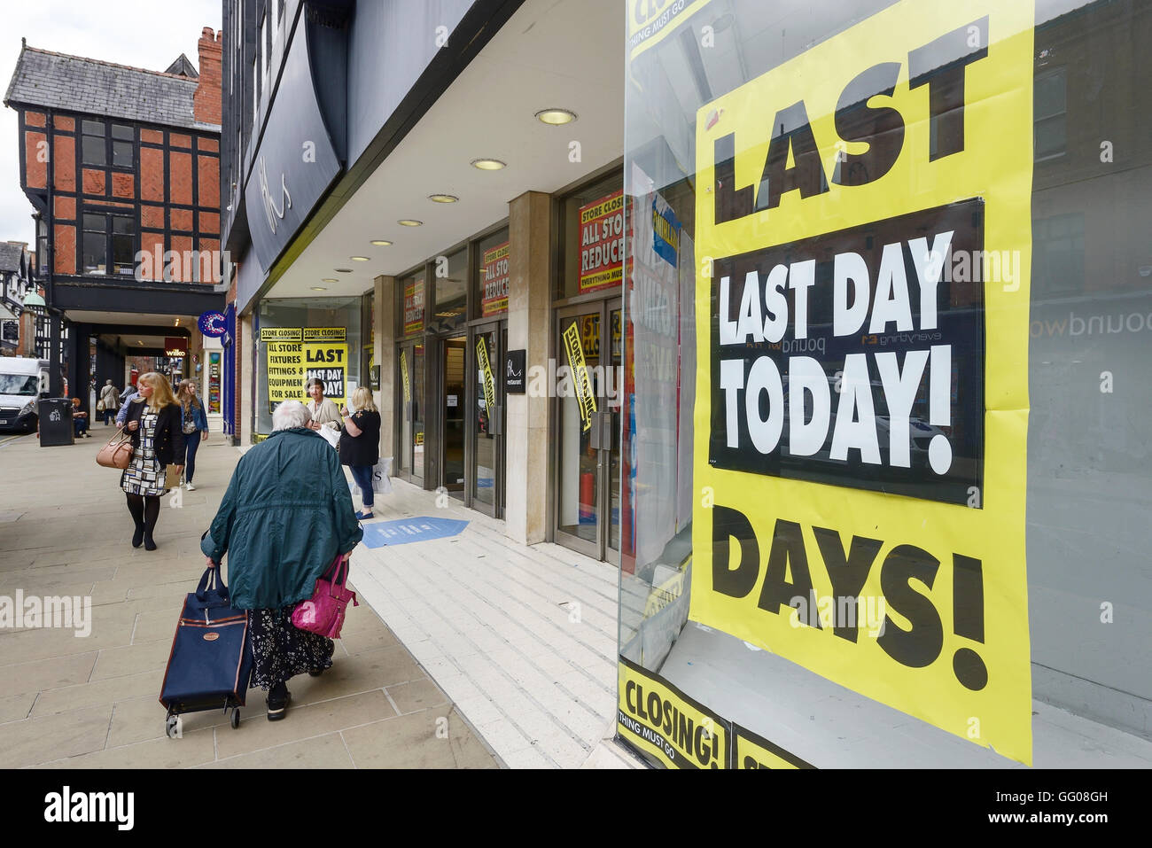 Chester, UK. 3. August 2016. Der letzte Tag des Handels für den BHS-Shop auf Foregate Street. Bildnachweis: Andrew Paterson/Alamy Live-Nachrichten Stockfoto