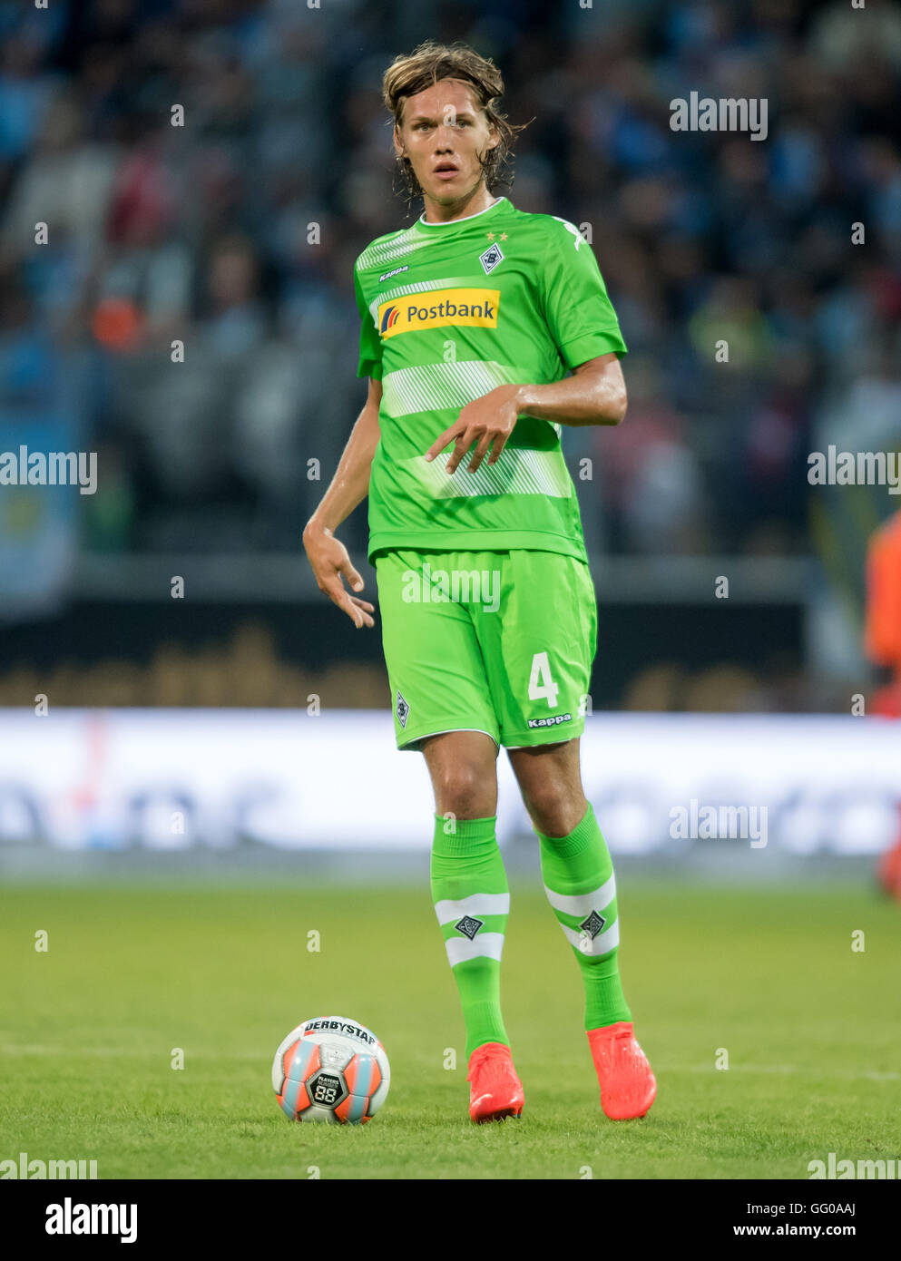 Gladbach Jannik Vestergaard in Aktion während der freundliche Fußball match zwischen Chemnitzer FC und Borussia Moenchengladbach bei community4you-Arena in Chemnitz, Deutschland, 2. August 2016. Foto: THOMAS EISENHUTH/dpa Stockfoto