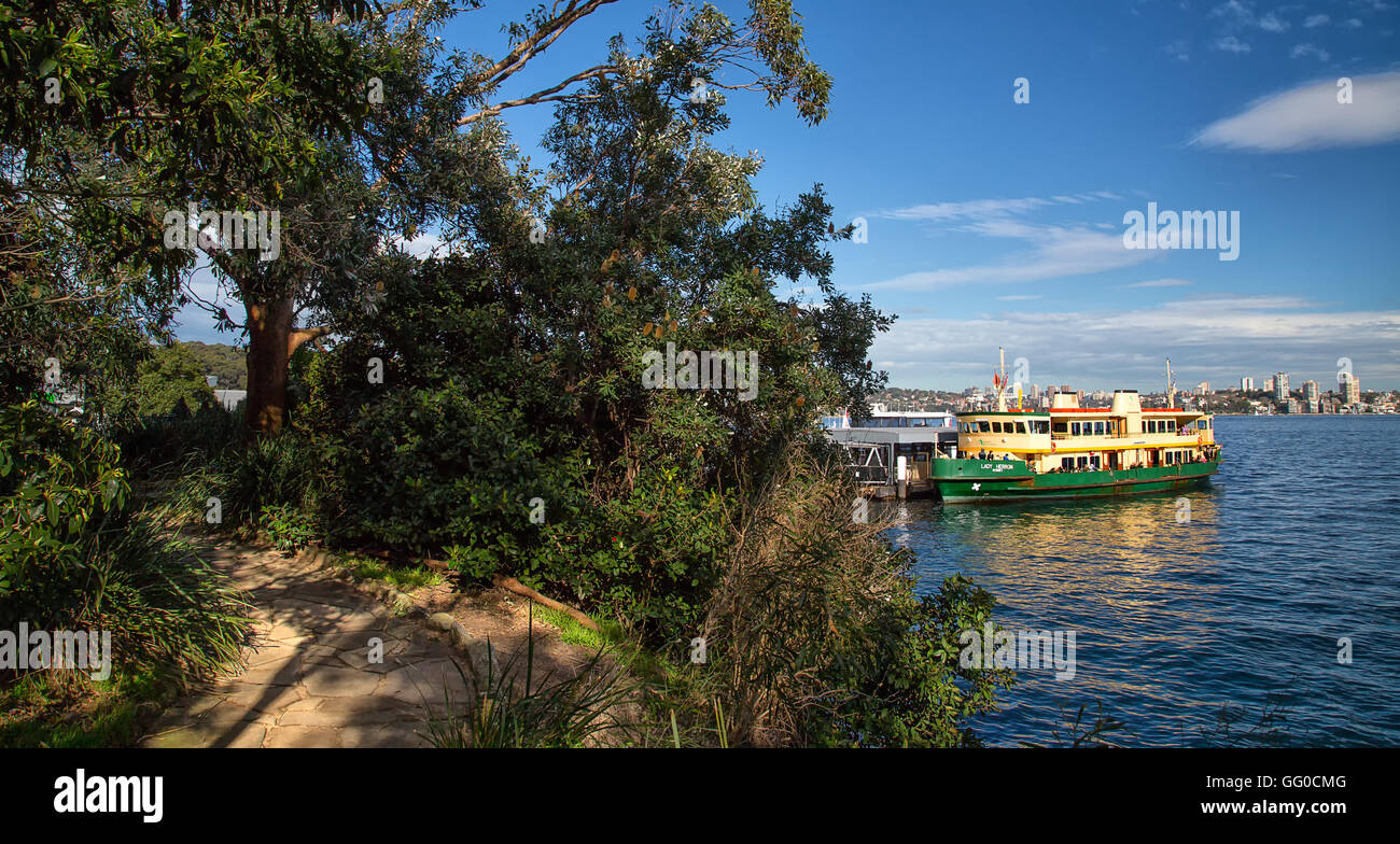 Eine Fähre vom Circular Quay kommt im Taronga Zoo in Sydney. Stockfoto