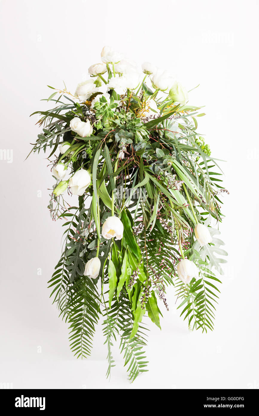 Kaskadierender brautstrau von australischen blumen -Fotos und  -Bildmaterial in hoher Auflsung  Alamy