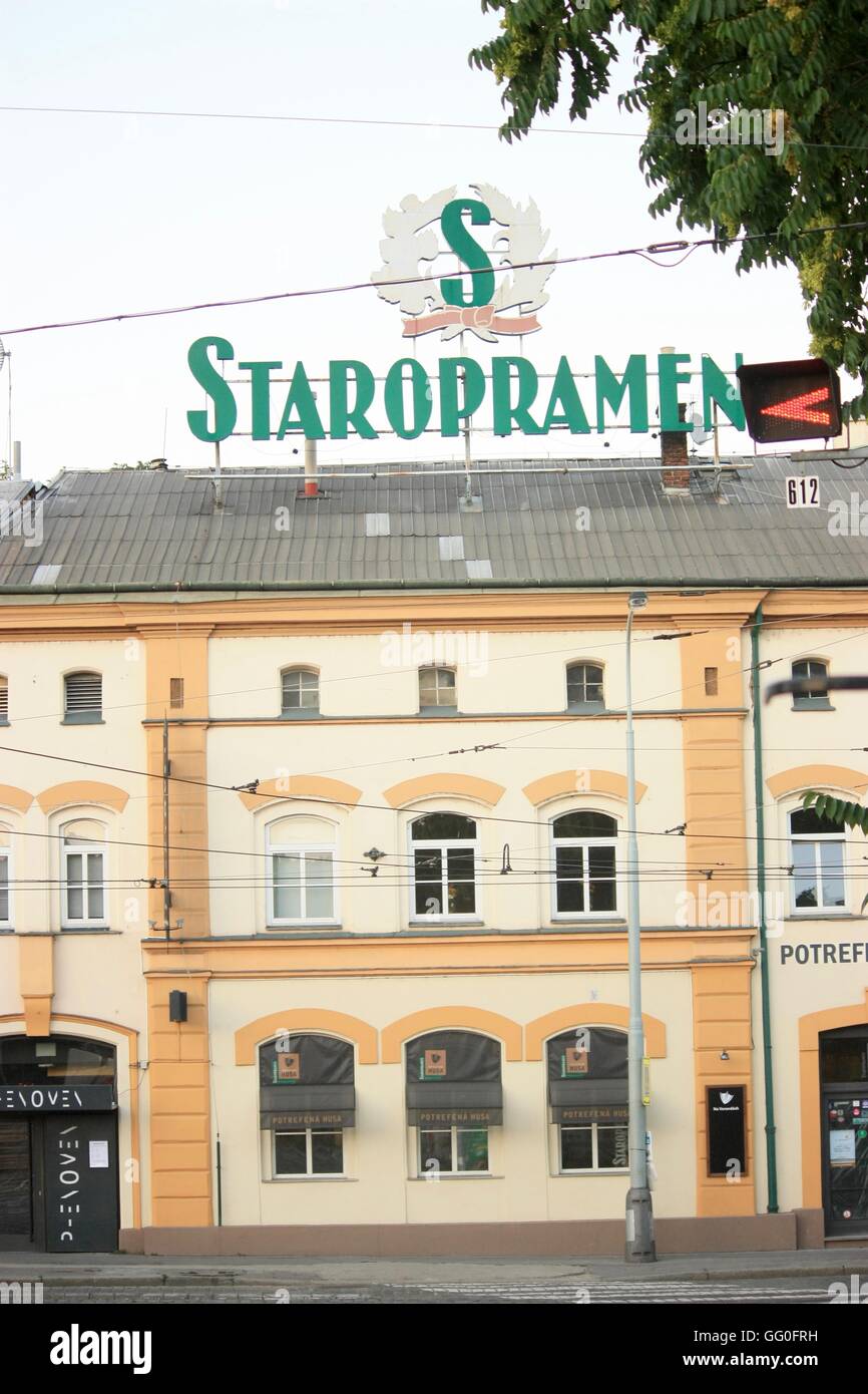 Vorderansicht der Staropramen Brauerei Stockfoto