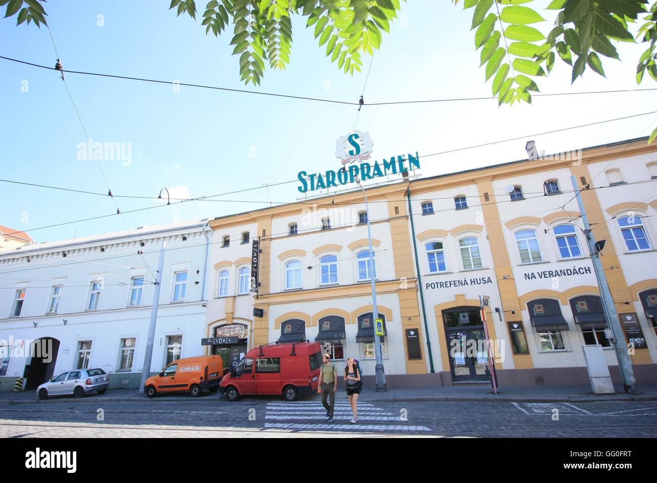 Prag, Tschechische Republik - Juli 19: Streetview Staropramen Bierbrauerei am 19. Juli 2016 in Prag, Tschechische Republik Stockfoto