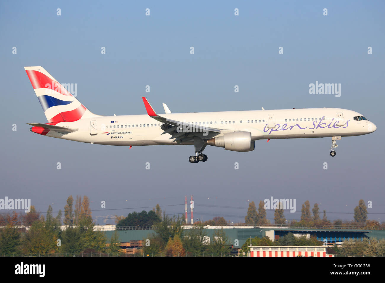 Paris/Frankreich 9. Oktober 2015: Boeing 757 Himmel öffnen am Flughafen in Paris. Stockfoto