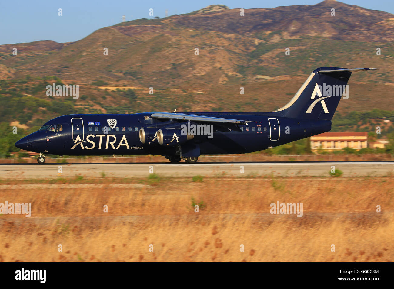 Zakynthos/Griechenland Februar 15, 2012: Avro Bae 146 von ASTRA Flugzeuge am Flughafen Zakynthos. Stockfoto