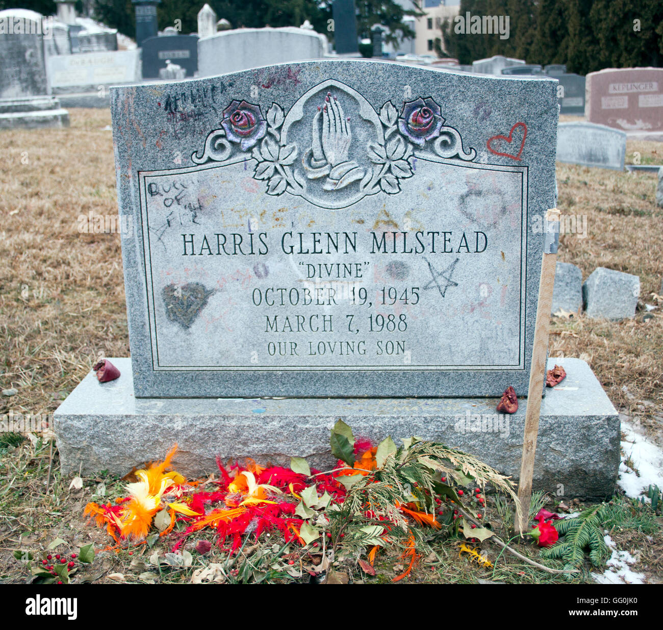 Grave of Divine in Baltimore, Maryland, letzte Ruhestätte der Kultfilmikone und Drag-Performer, ein Ort der Popkultur-Pilgerreise. Stockfoto