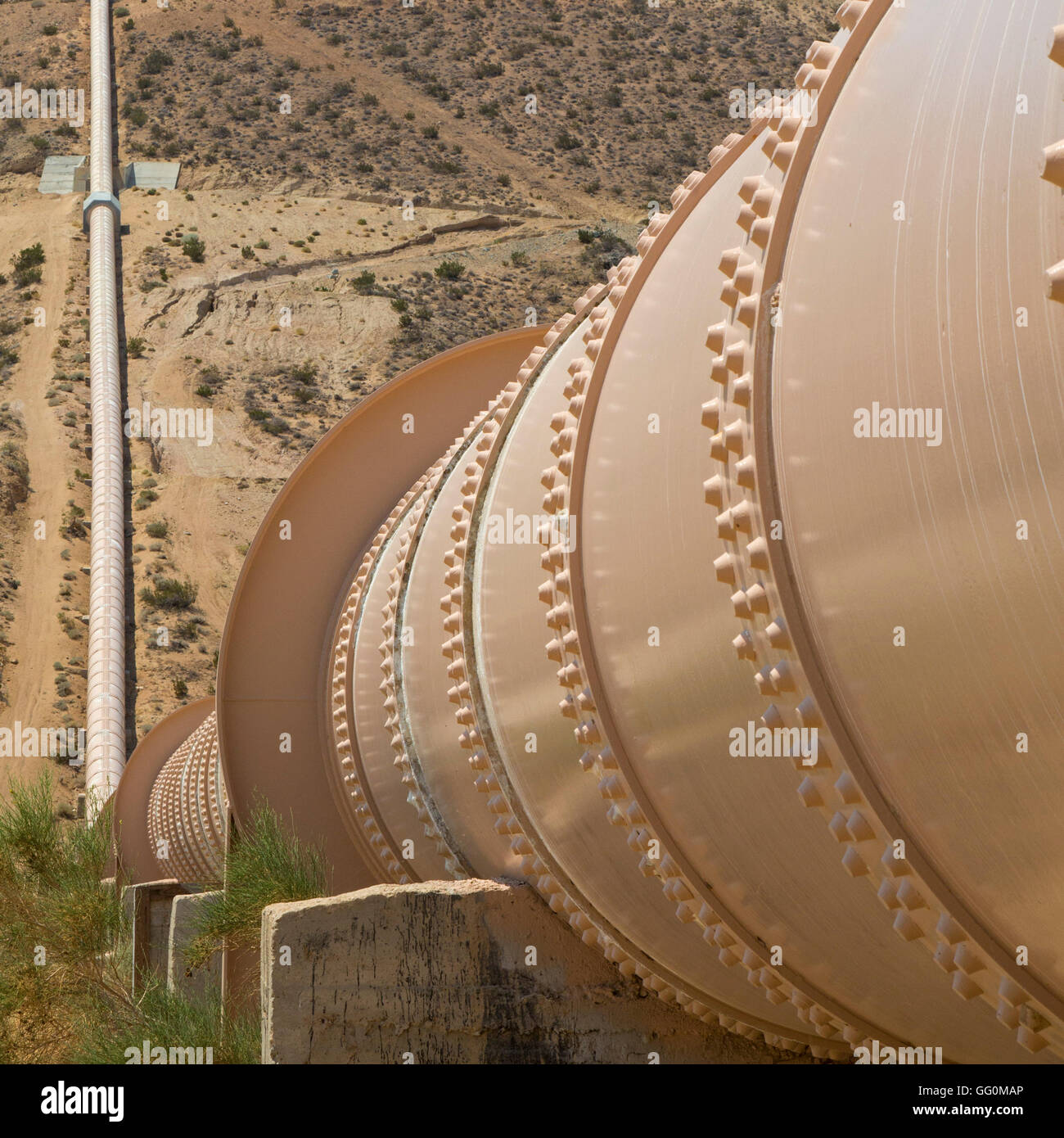 Cantil, Kalifornien - The Los Angeles Aquädukt trägt Wasser vom kalifornischen Owens Valley nach Los Angeles. Stockfoto