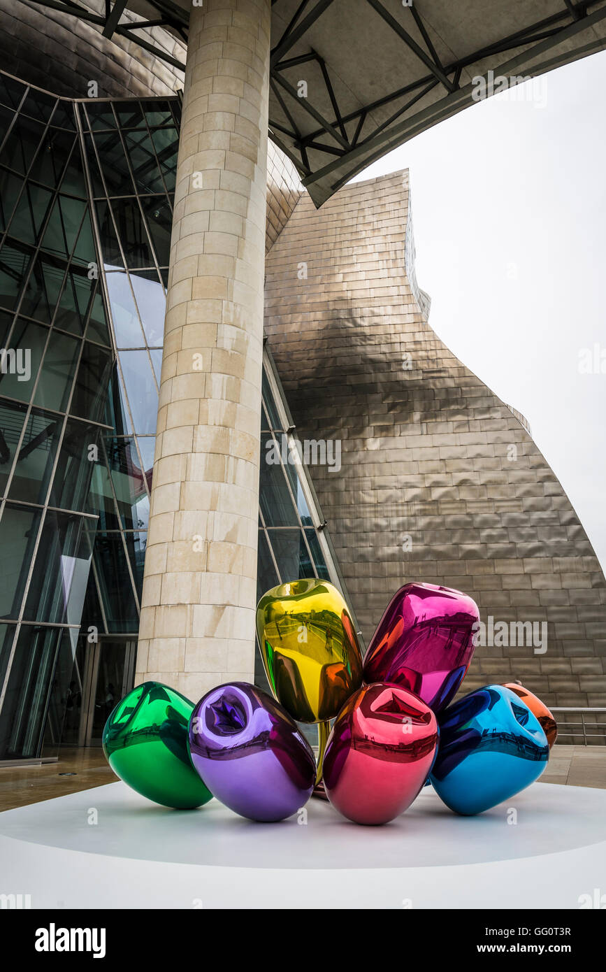 Tulpen-Skulptur von Jeff Koons im Guggenheim Museum Bilbao, Baskenland, Spanien Stockfoto