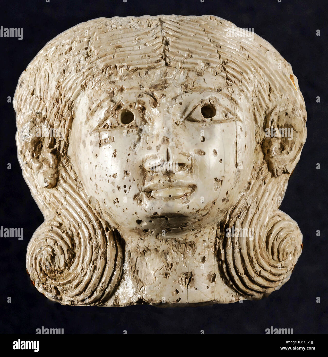 5869. Megiddo Elfenbein. Schnitzen eines weiblichen Kopfes, in der Regel als Dekoration für Haushaltsgegenstände verwendet. C. 8. C. V. CHR. Stockfoto