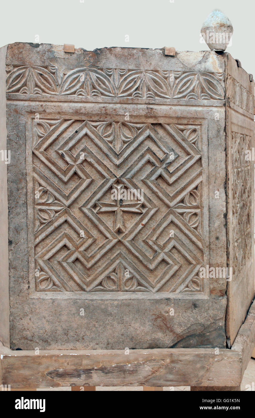 5900. Kanzel (Ambo) vom 6.. C. byzantinische Kirche des St. Theodoros Beit Sila auf der Straße von Lod (Lydda) nach Jerusalem. Stockfoto