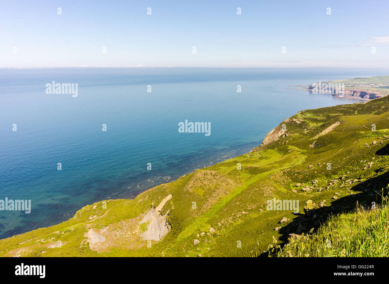 Mit Aussicht auf die Nordsee von der Oberseite des Boulby Klippe in North Yorkshire, etwa eine Meile nördlich des Dorfes Staithes. Stockfoto