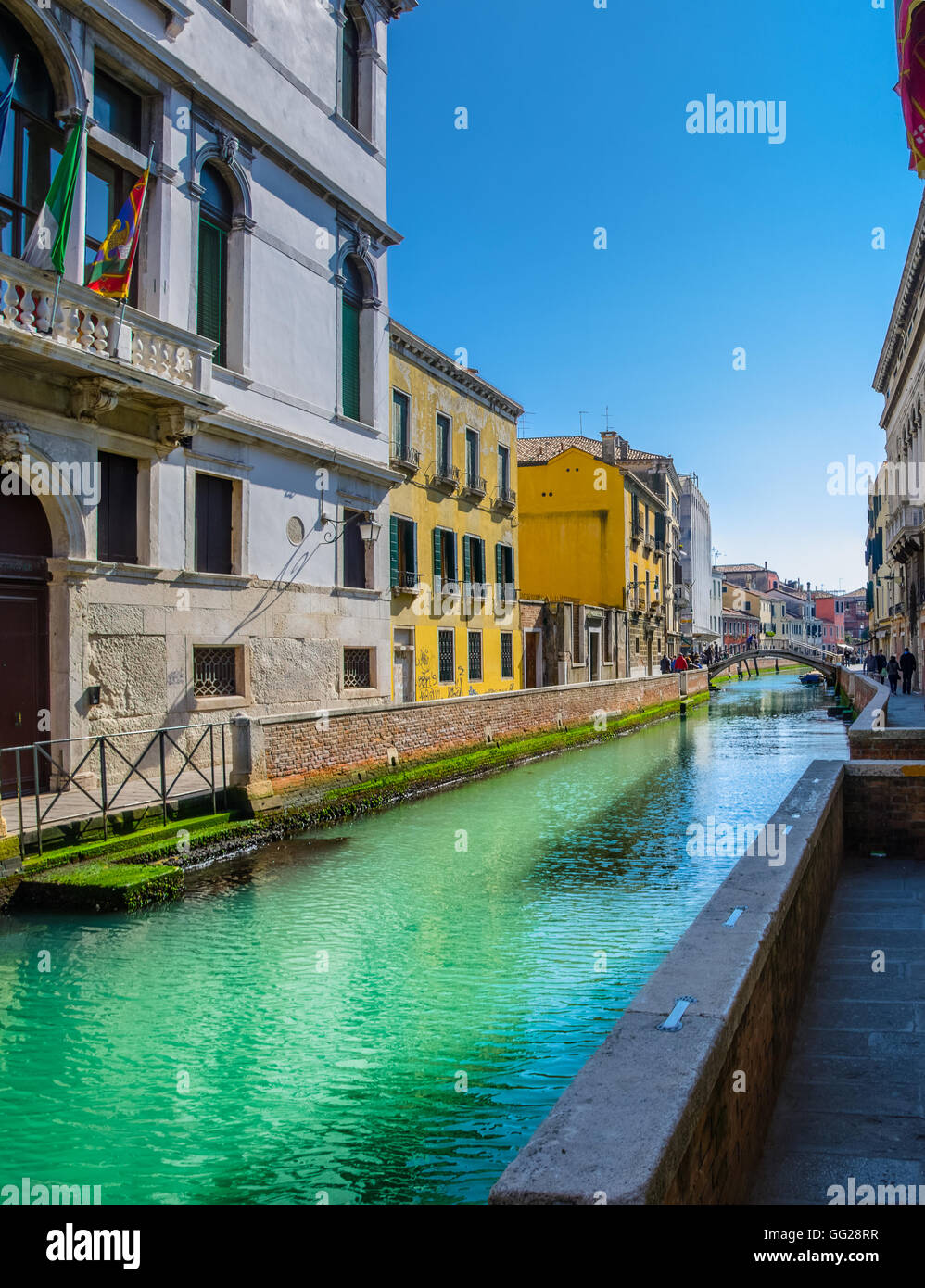 Grünes Wasser Farbe des Meeres Kanäle in Venedig, Italien Stockfoto