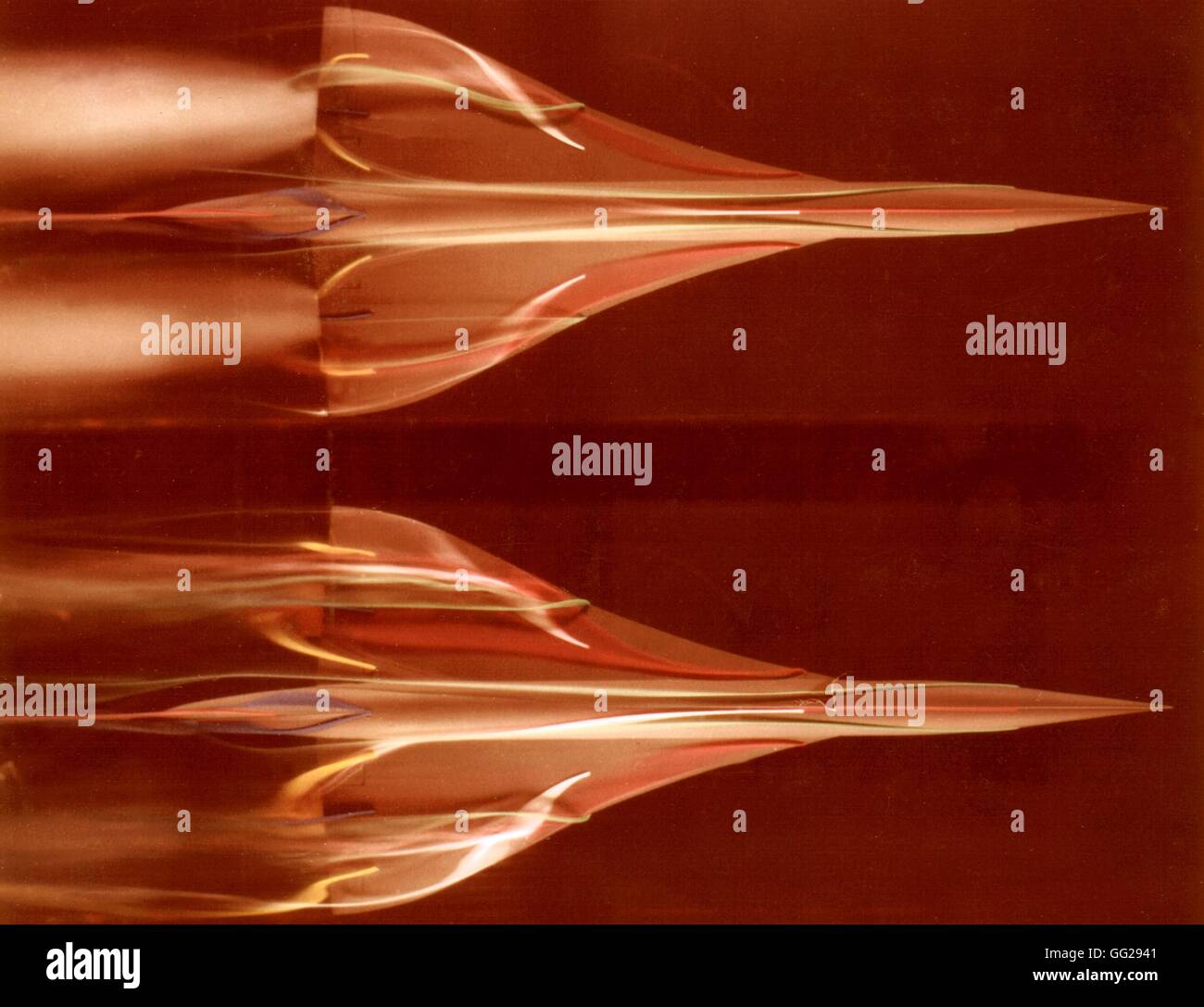 Visualisierung in der Hydrodynamik-Tunnel von der l'O.N.E.R.A. (französische National Aerospace Research Establishment), niedriger Geschwindigkeit Luftstrom um das Modell ein niedriger Inzidenz Supersonic Transport.  Oben: ohne Simulation der Düsentriebwerke.  Unten: mit s Stockfoto