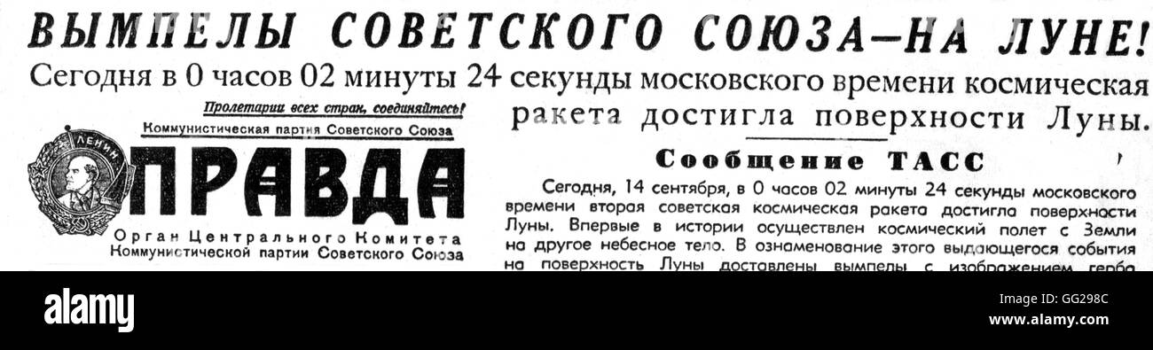 8-Spalte Überschrift von "Prawda": "das Wappen der Sowjetunion ist auf dem Mond", "Heute bei 2 min. 24 s. nach Mitternacht, Moskauer Zeit, die Rakete erreicht den Mond" 14. September 1959 U.S.S.R. Stockfoto