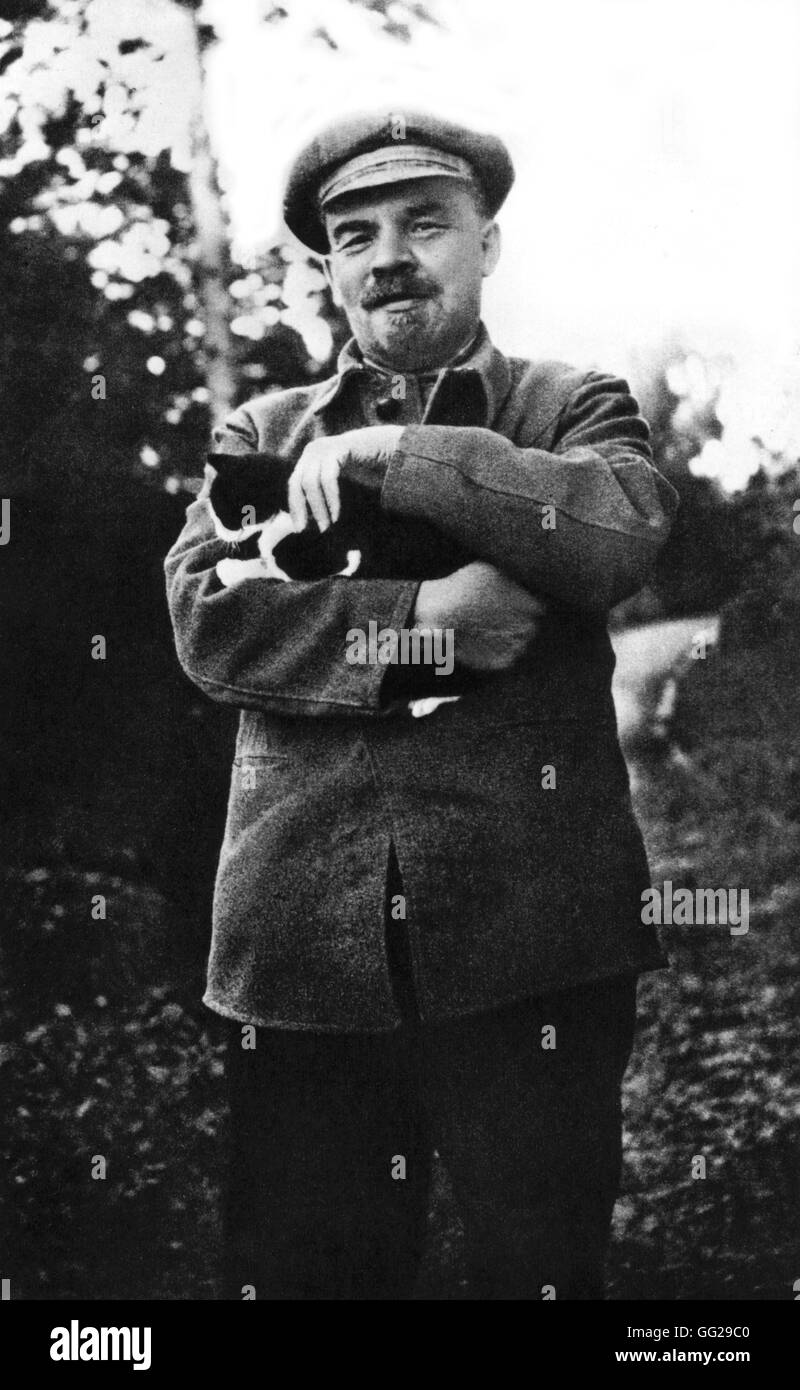 Lenin und seine Katze in Gorki August / September 1922 U.S.S.R. Stockfoto