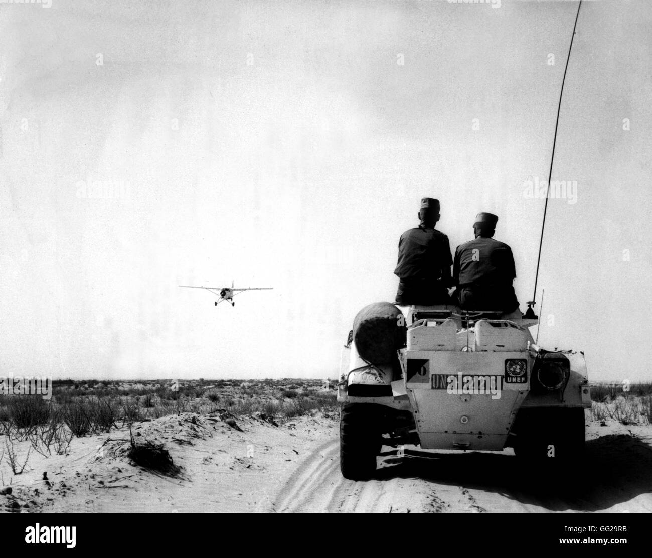 Militärische Truppen evakuieren am Rande des sechs-Tage-Krieg in den Nahen Osten der Vereinten Nationen Noteinsatztruppe (Soldaten aus verschiedenen Ländern) geholfen, Erhaltung des Friedens für mehrere Monate im Nahen Osten 1967 National Archives, Washington Stockfoto