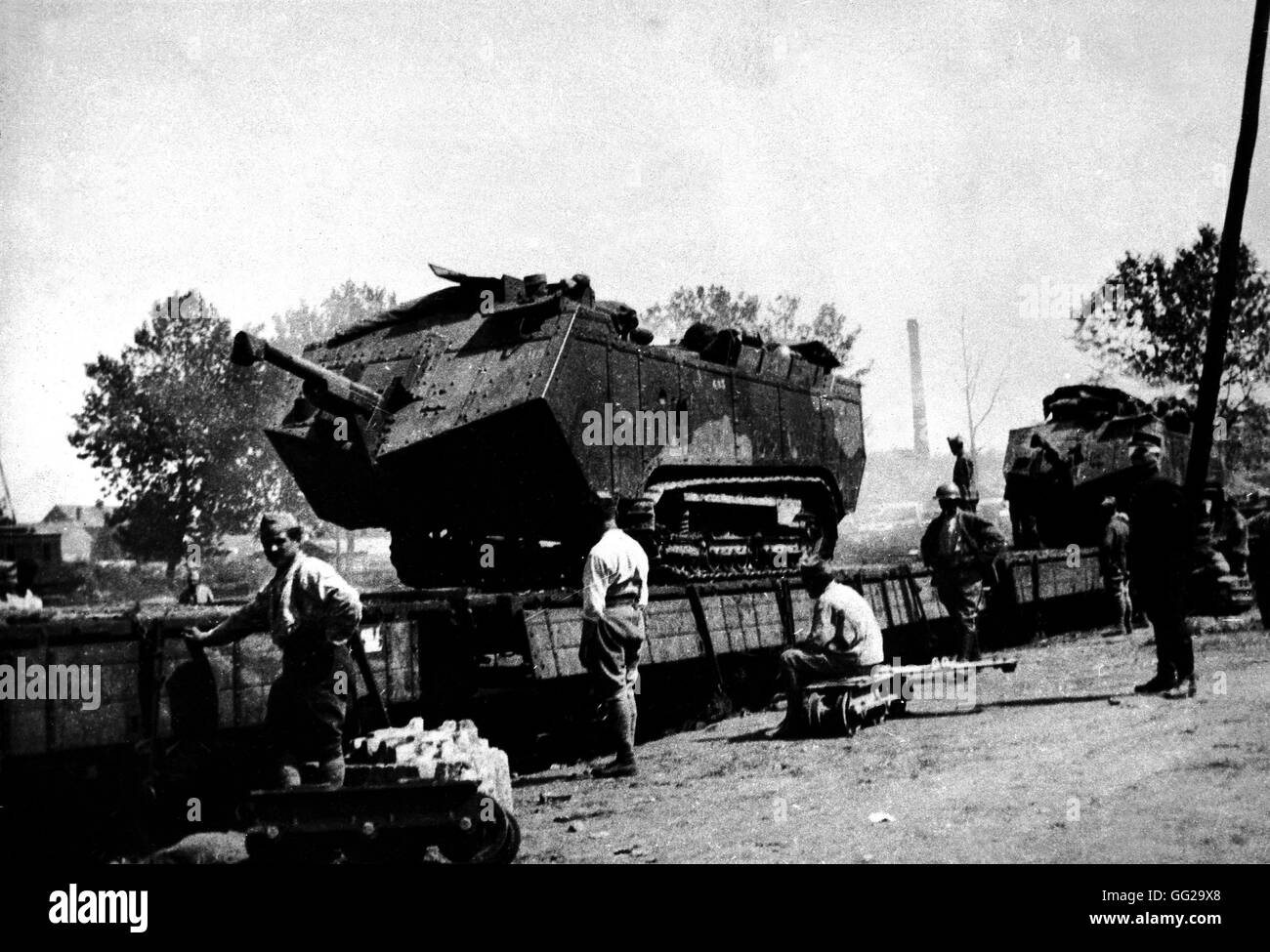 Laden die Tanks nach dem 18.-23. Juli 1918 greift Villers Cotterêts Bahnhof 1918 Frankreich, Weltkrieg Stockfoto