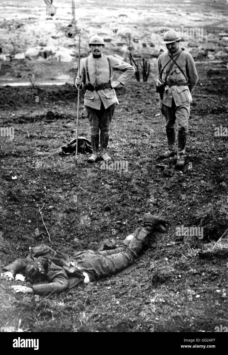 Deutsche Soldaten getötet und liegen im neu französischen Graben 18. September 1916 Weltkrieg - Frankreich Stockfoto