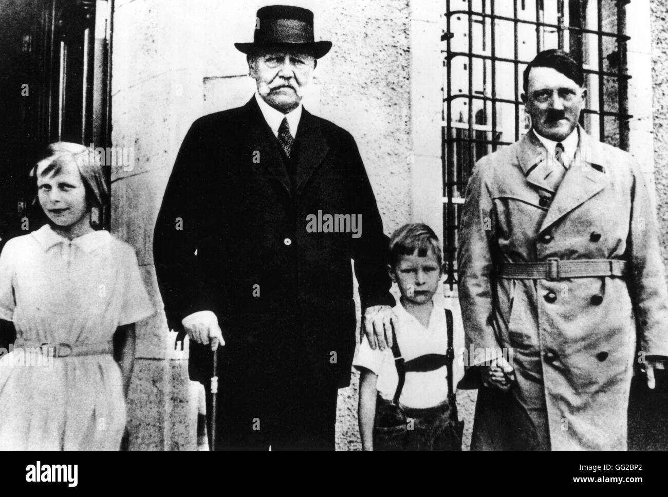 Adolf Hitler, auf Einladung von Präsident Hindenburg vor Neudeck Burg-1933 20th Century Germany Stockfoto