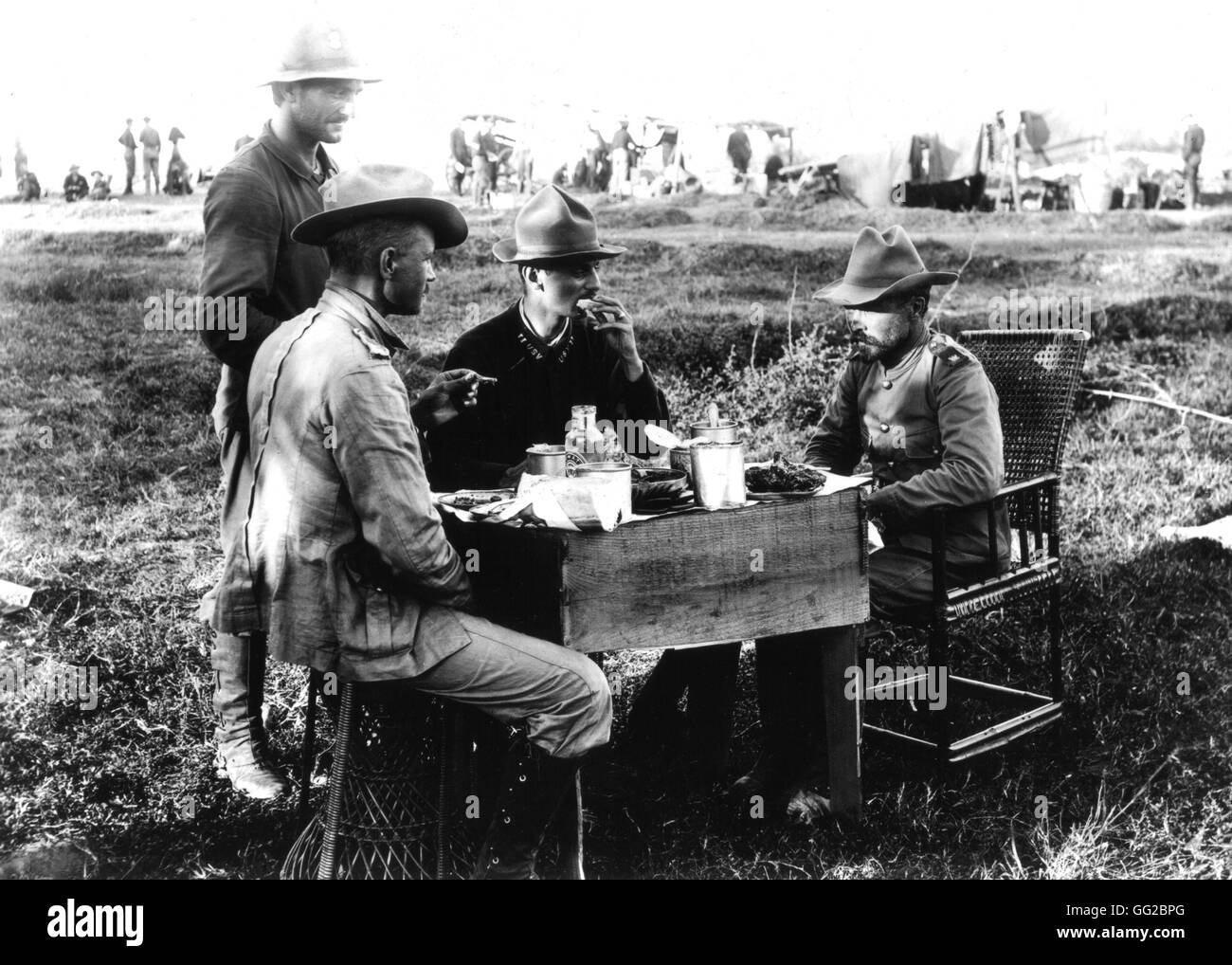 Foto von Perley Fremont Mahlzeit von General Funston, Oberst Metealf und Captain Buchann. Foto von Perley Fremont 1899 Kuba - Spanisch-Amerikanischen Krieges Washington, Library of Congress Stockfoto