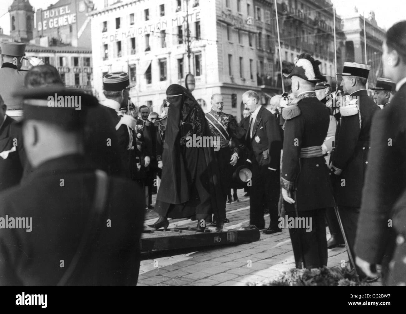 Trauerzug des König Alexander von Jugoslawien in Belgrad. Seine Witwe. Oustachis.  Ermordung von Alexander von Jugoslawien Oktober 1934 Jugoslawien Staatsarchiv. Washington Stockfoto