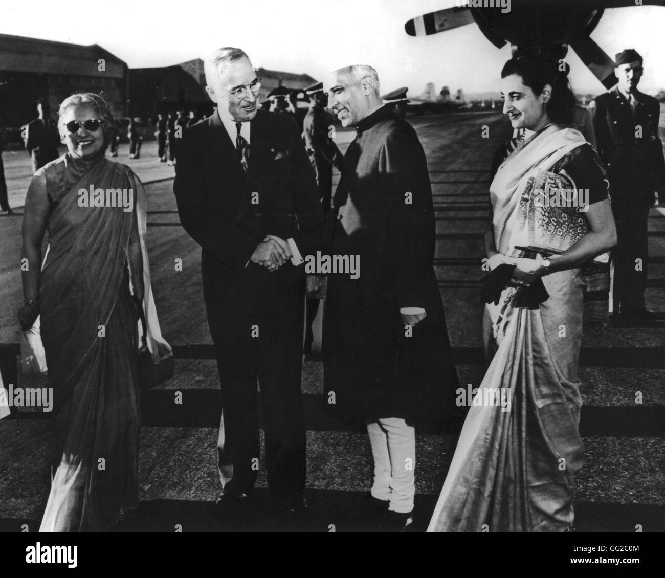 Präsident Truman, Frau Pandit (des amerikanischen Botschafters Ehefrau), Pandit Nehru und Indira Gandhi 1949 Indien National Archives - Washington Stockfoto