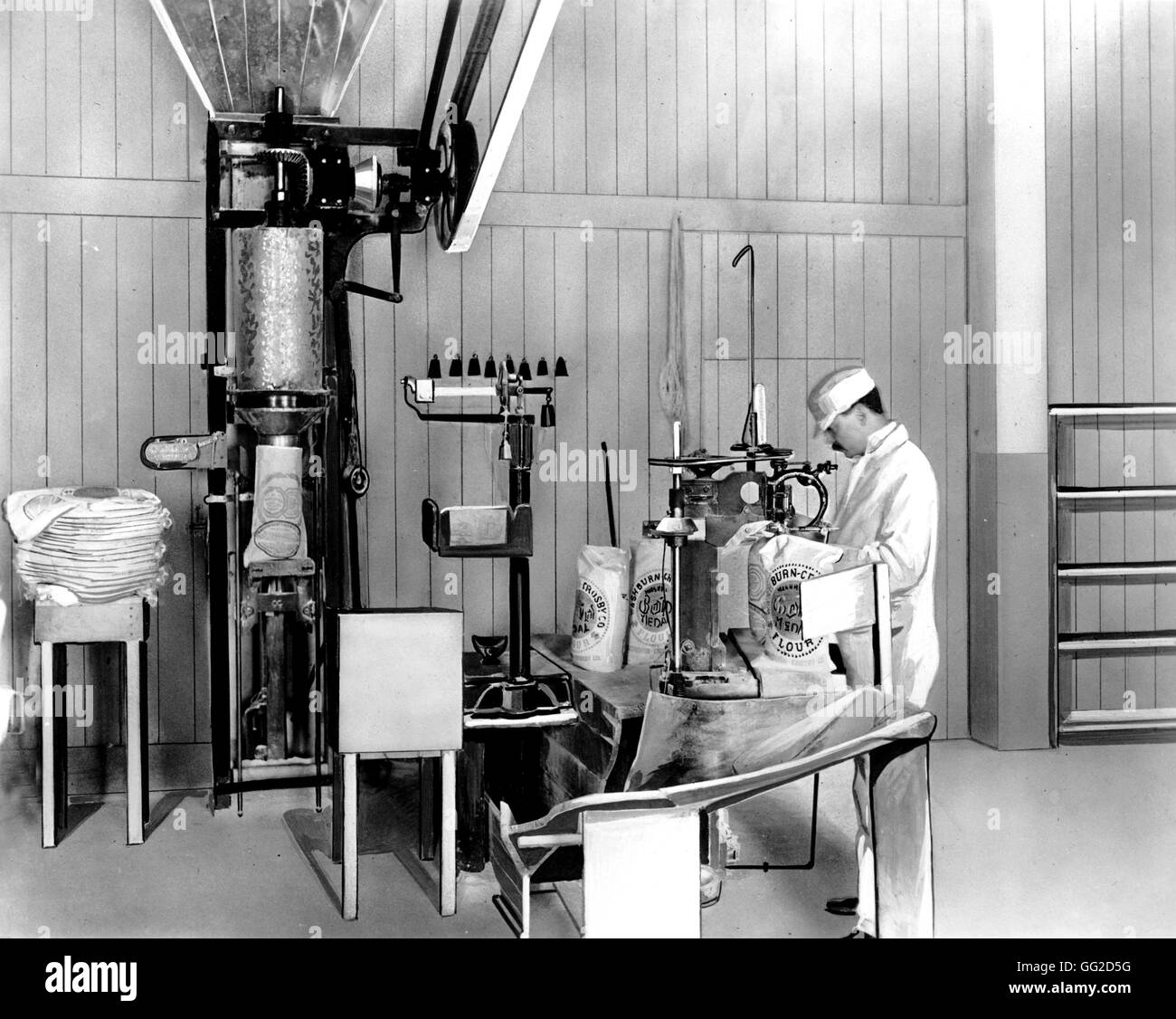 In Minneapolis Mann Verpackung Mehl in Europa 1917 Vereinigte Staaten - Weltkrieg Washington gesendet werden. Library of Congress Stockfoto