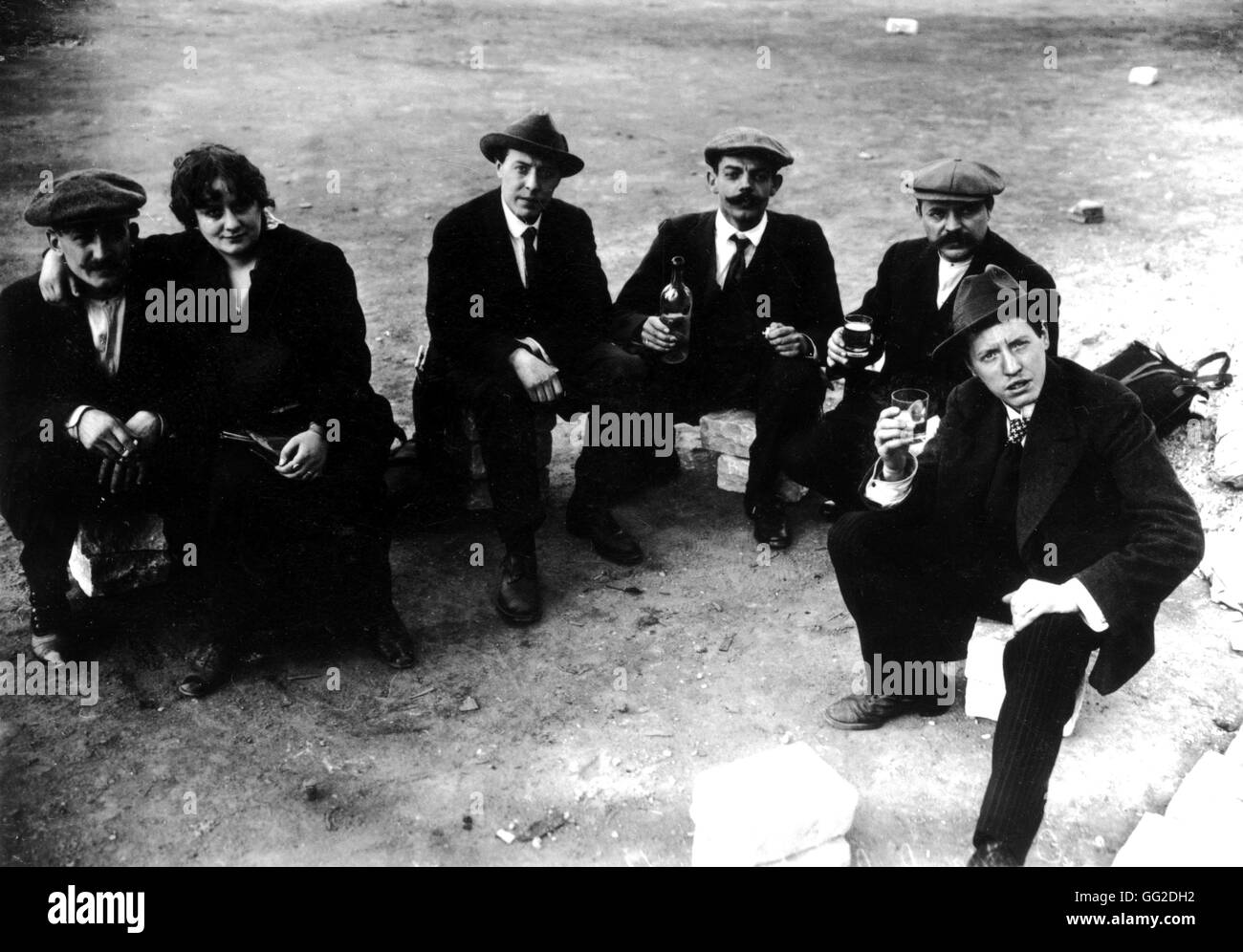 Mobilisierung: Freunde trinken, bevor sie verlassen 4. August 1914 Frankreich - Weltkrieg Stockfoto