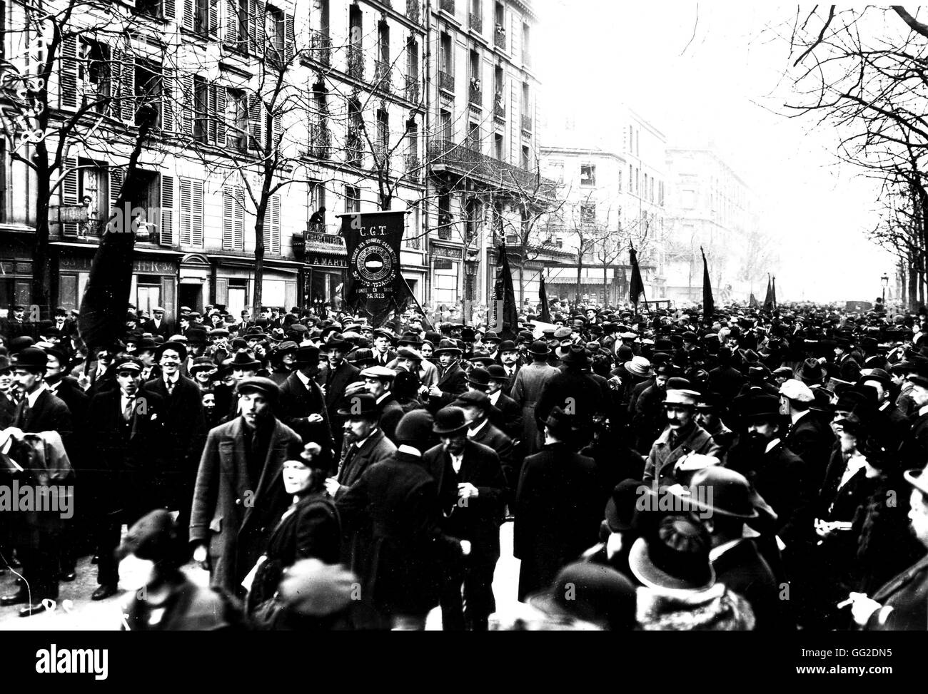 Demonstration in der Malakoff Avenue in Paris gegen den Freispruch von Jaures Mörder. Zur gleichen Zeit wurde der Mann verantwortlich für den Mordanschlag von Clemenceau zum Tode verurteilt. 6. April 1919 Frankreich Stockfoto