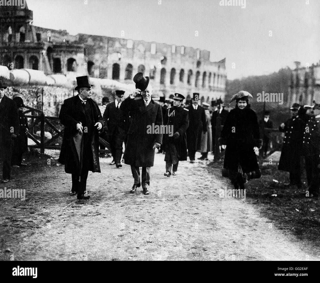 Präsident Wilsons besuchen in Italien für eine Besprechung des Völkerbundes hier am Kolosseum in Rom 1919 Italien National Archives in Washington Stockfoto