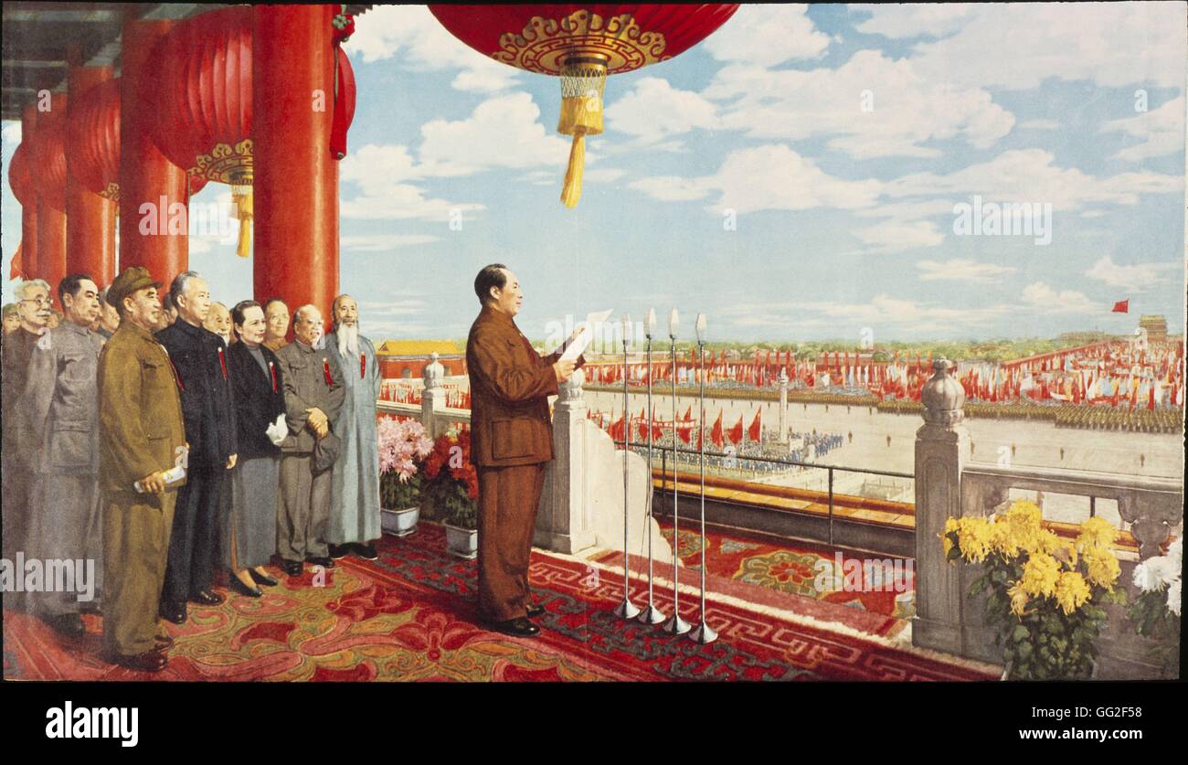 Mao Zedong über die Erstellung von der Volksrepublik China vom Tor des himmlischen Friedens-Balkon, die den Platz des himmlischen Friedens herausragen. Hinter ihm: Chu En Laï, Lin Piao et Shao Lin Chi 1. Oktober 1949 Privatsammlung Stockfoto