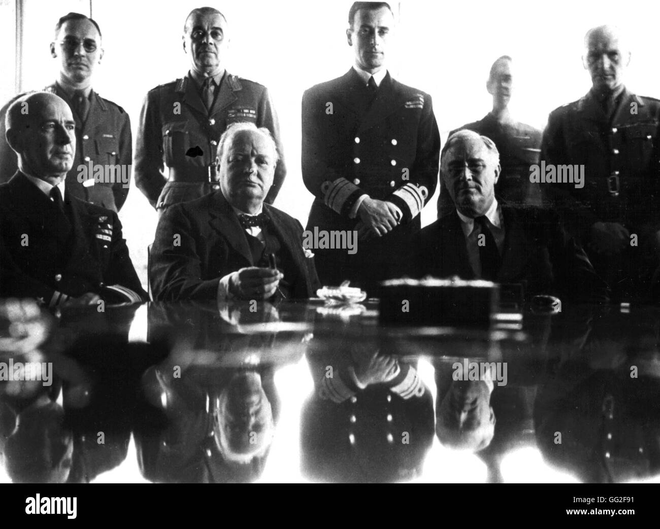 Casablanca-Konferenz (14. Januar 1943). Churchill, Roosevelt, Sir Hastings Ismay (2. v. l.), lord Mountbatten (3. v. l.) und Sir John Dill (auf das R.) 14. Januar 1943 Marokko - Weltkrieg-Washington. Library of Congress Stockfoto