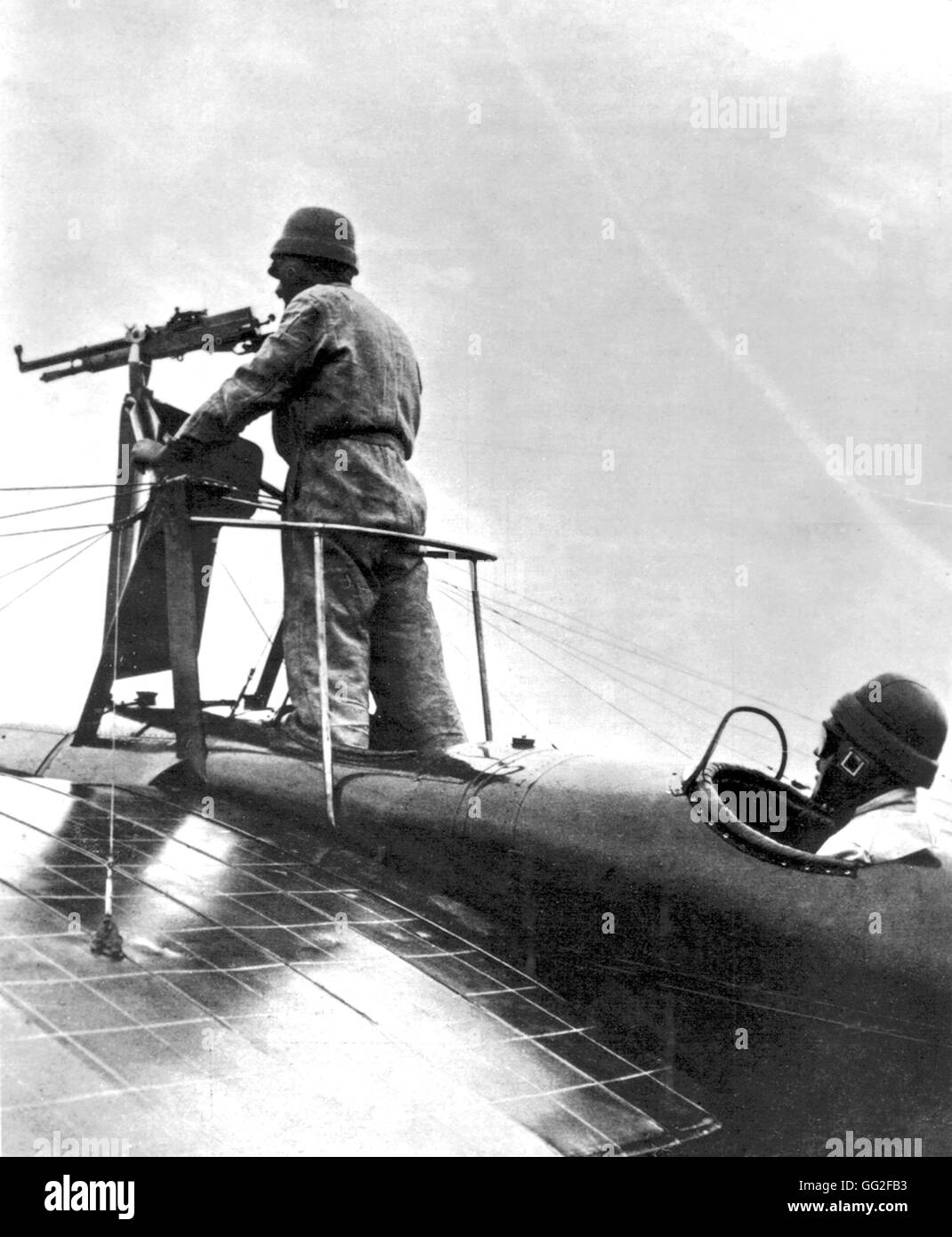Frankreich. Die ersten Tests der ein Maschinengewehr auf einem französischen Flugzeug Dezember 1914 World War I Stockfoto