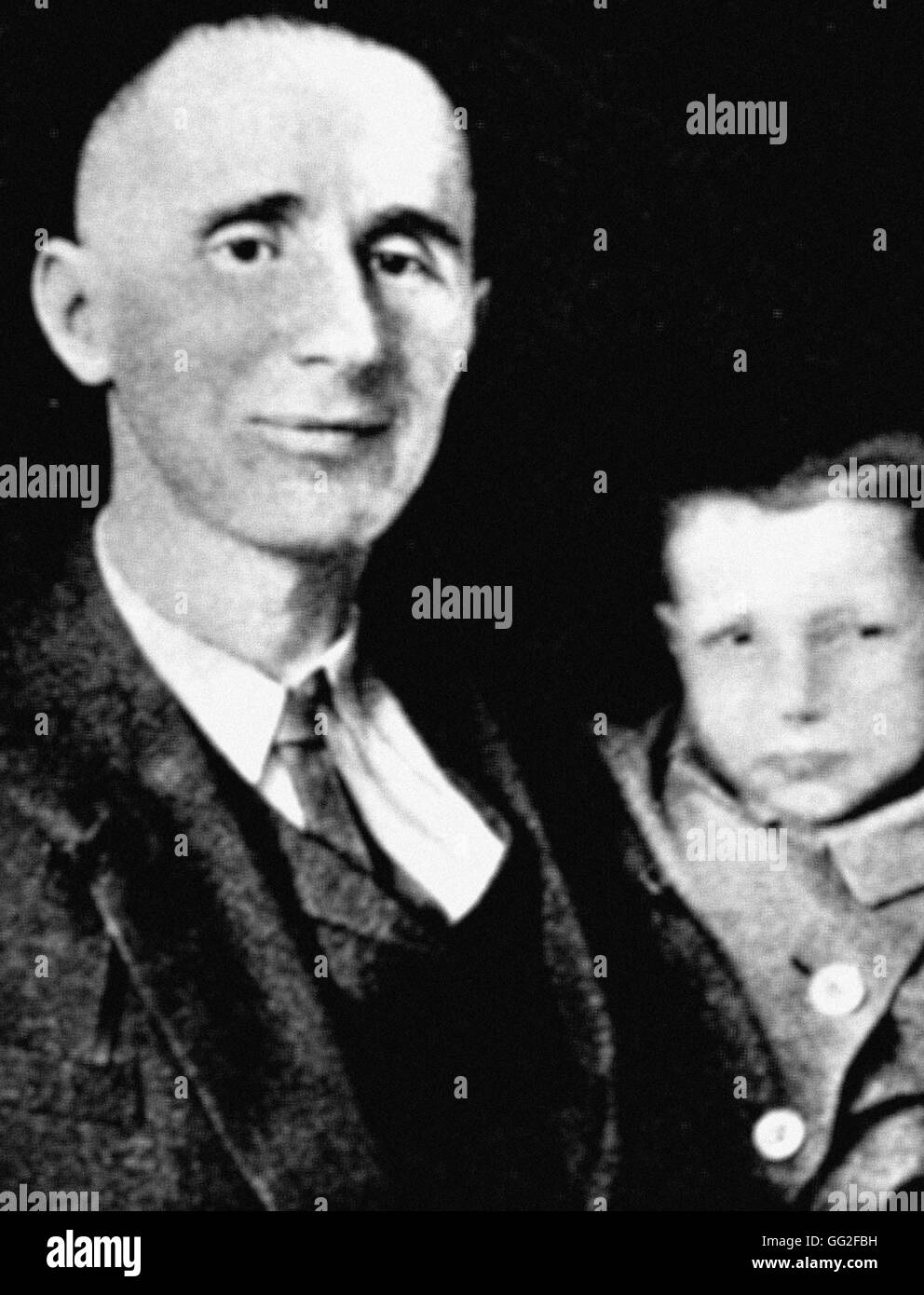Bertold Brecht (1898-1956) mit seinem Sohn Stefan 1930 Deutschland Paris. Bibliothèque nationale Stockfoto