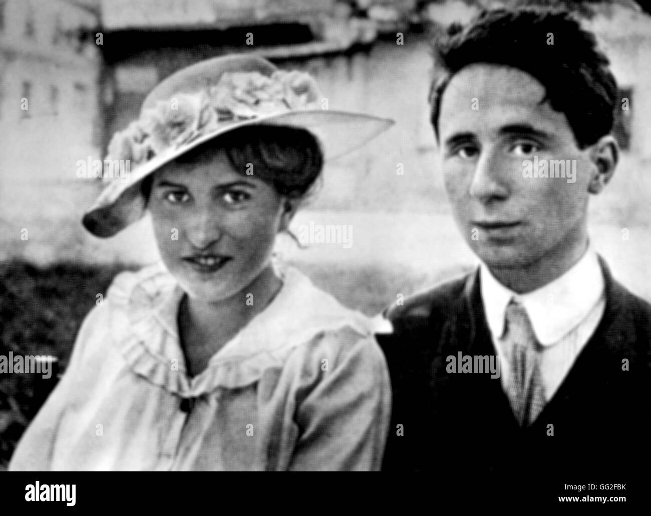 Bertold Brecht (1898-1956) und seine Freundin Bie 1918 Deutschland Paris. Bibliothèque nationale Stockfoto