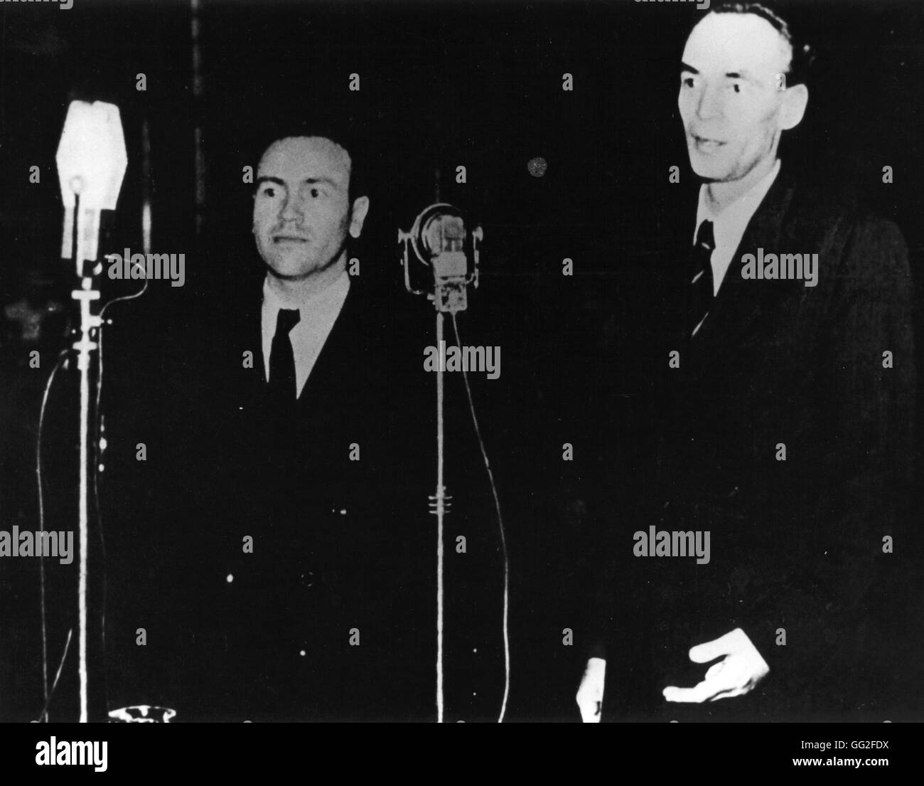 Testversion von Laszlo Rajk (nach rechts), Ministerpräsident Ungarns. 1949 aufgeladen mit "Titism" und Spionage in Budapest, er bekannte sich schuldig und wurde hingerichtet. Stockfoto