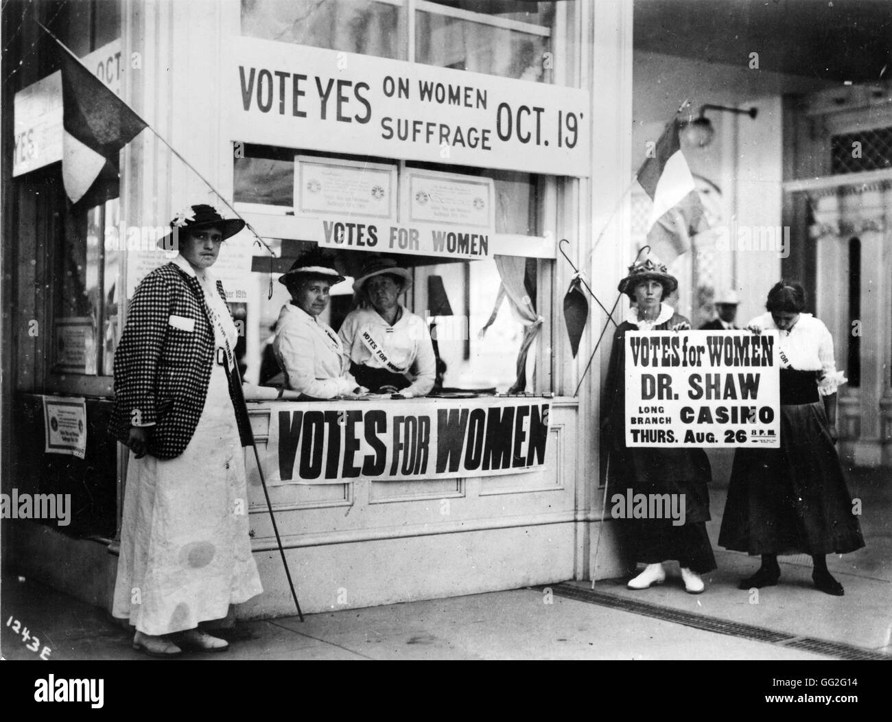 Frauenrechtlerinnen in ein Informationsbüro.   New York 1914. Stockfoto