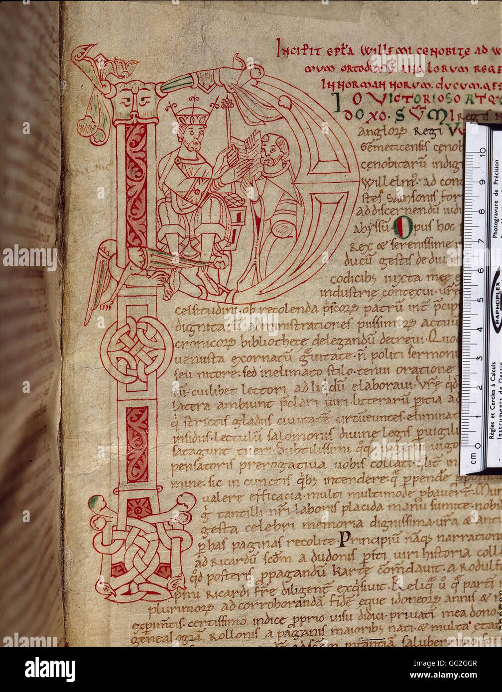 William von Jumièges bietet seine Arbeiten "Gesta Normannorum Ducum" Wilhelm den Eroberer (im ersten ' P'). c.1070 Handschrift Rouen, Bibliothèque Municipale Stockfoto