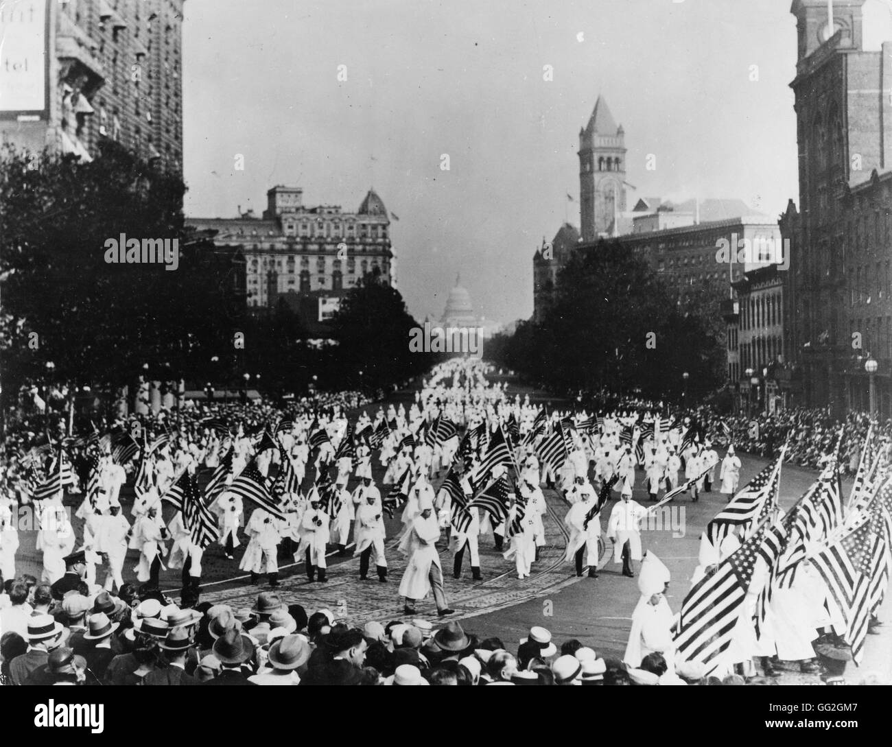 Ku Klux Klan marschiert an der Pennsylvania Avenue in Washington, D.C. am 13. September 1926. Stockfoto