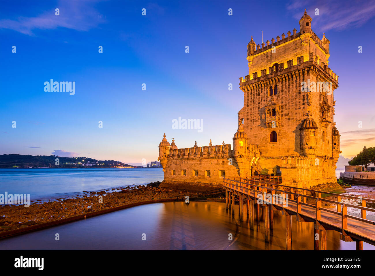 Lisbon Skyline On The Tagus River Fotos Und Bildmaterial In Hoher lisbon-skyline-on-the-tagus-river-fotos-und-bildmaterial-in-hoher