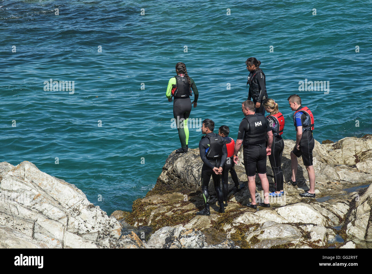 Urlauber genießen, sich auf der Landspitze in Newquay, Cornwall. Stockfoto