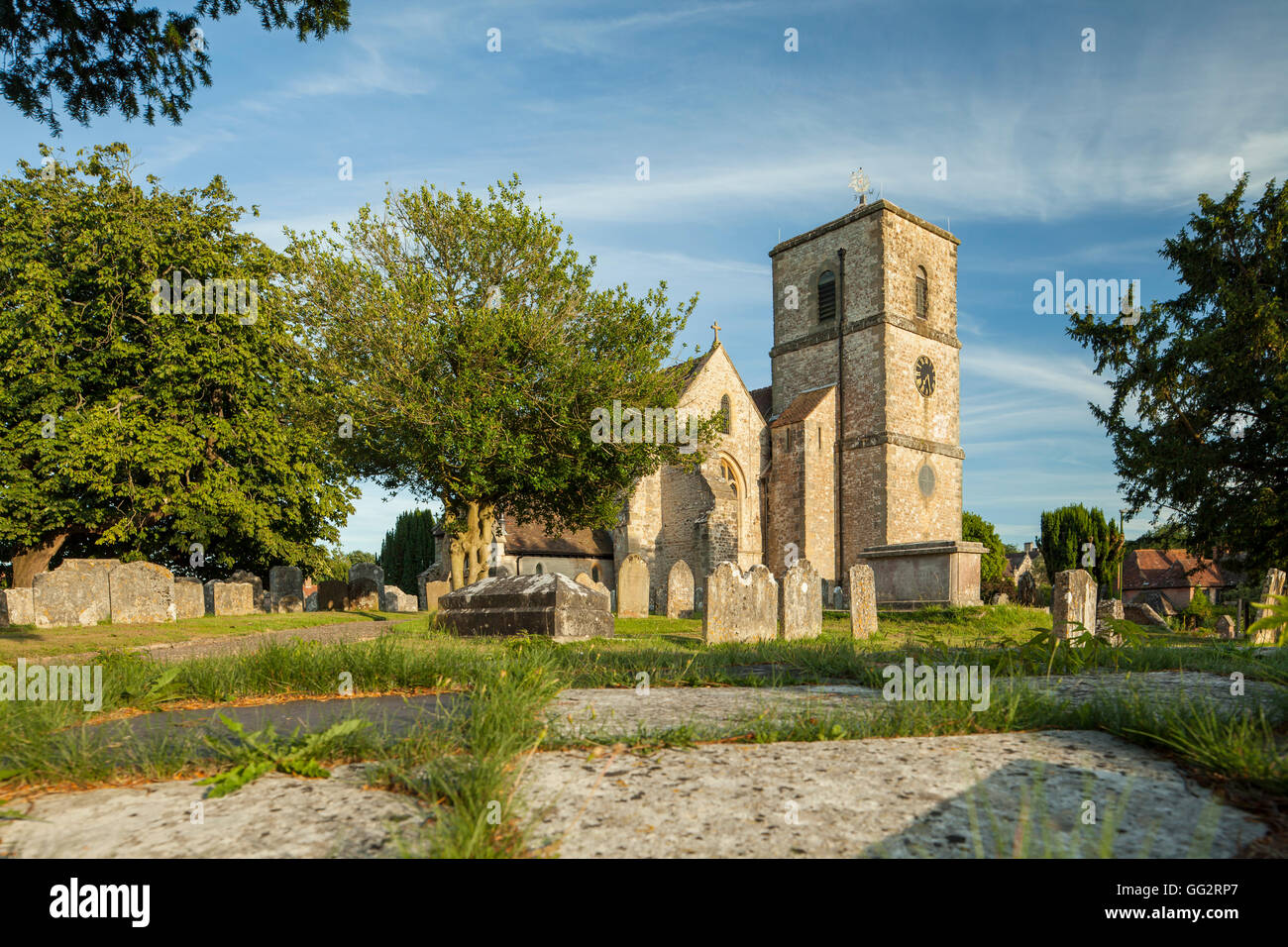 Sommerabend an Str. Marys Kirche in Storrington, West Sussex, England. Stockfoto