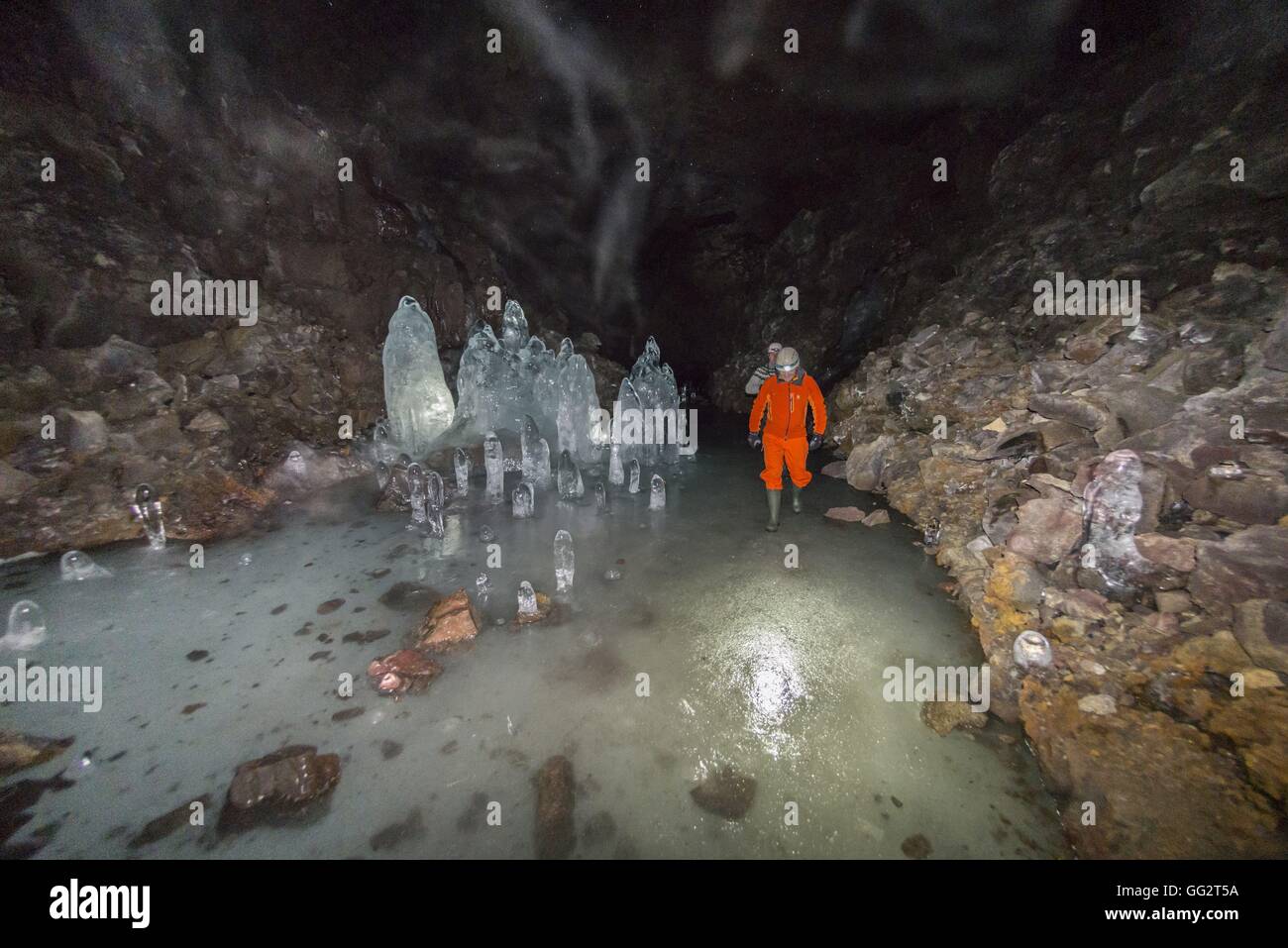 Lava-Eishöhle Lofthellir Expedition - Mai 2016 | weltweite Nutzung Stockfoto