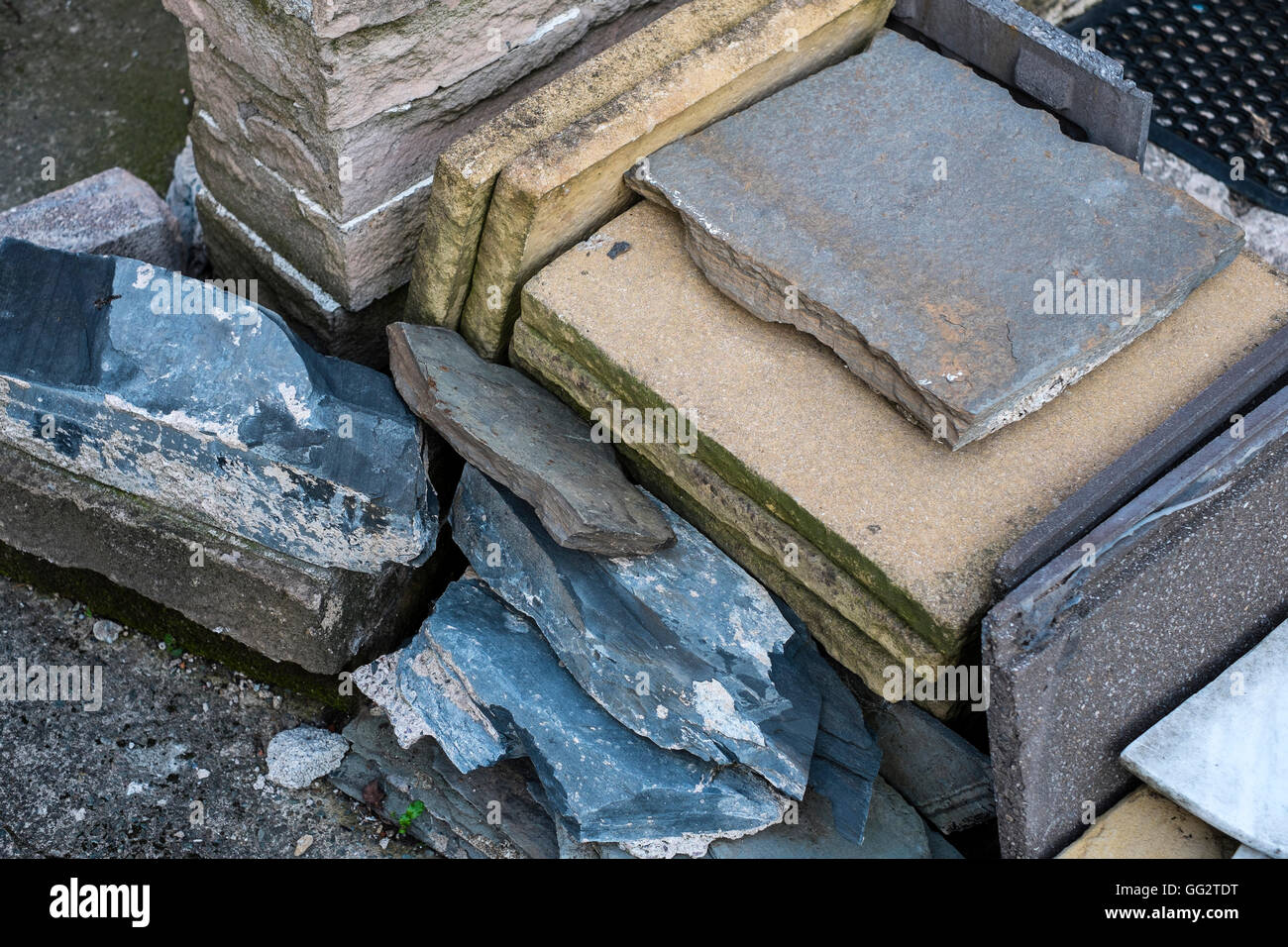 Haufenweise Pflastersteine Stockfoto