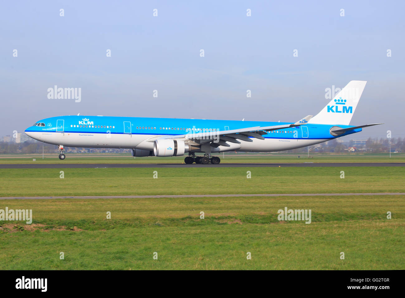 Amsterdam/Niederlande 9. April 2016: Airbus A330 von KLM landet auf dem Flughafen Amsterdam Stockfoto
