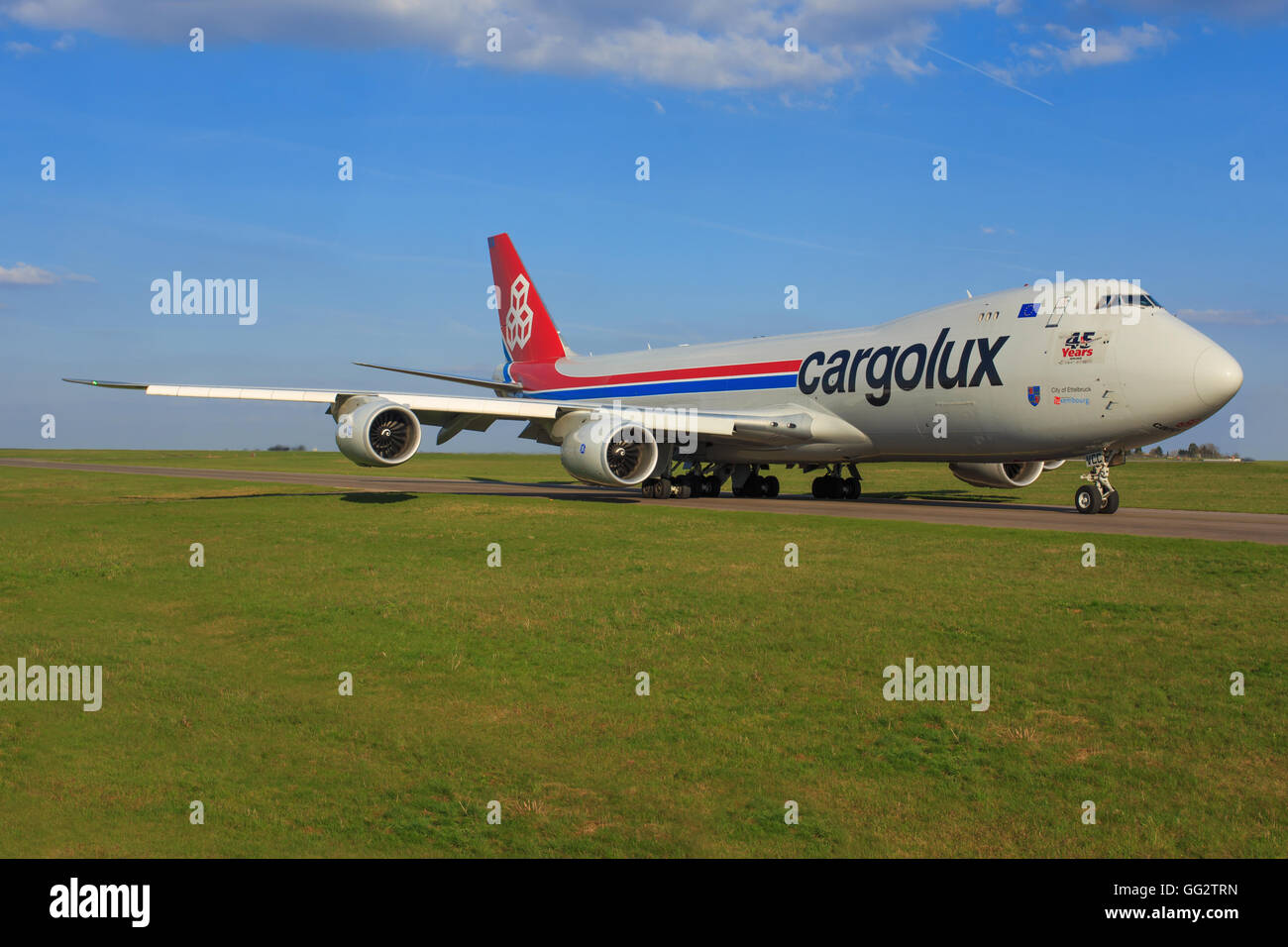 Luxemburg/Luxemburg 9. April 2016: Boeing 748 von Cargolux Besteuerung am Flughafen Luxemburg Stockfoto