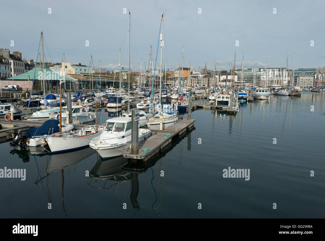 Boote in Sutton Harbour, Plymouth, Devon, UK. Stockfoto