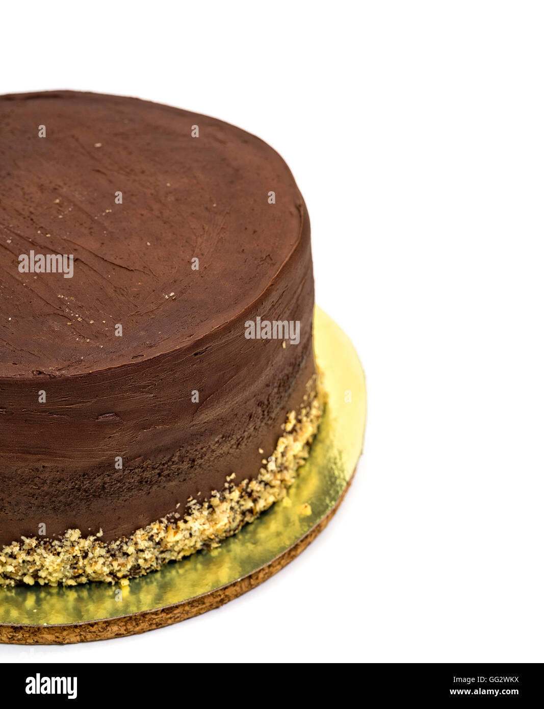 Schokolade Kuchen bestreut mit Krümel, auf weißem Hintergrund Stockfoto