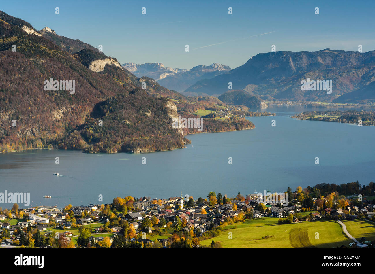 Blick vom mount schafberg auf den wolfgangsee mit saint gilgen Fotos und Bildmaterial in hoher