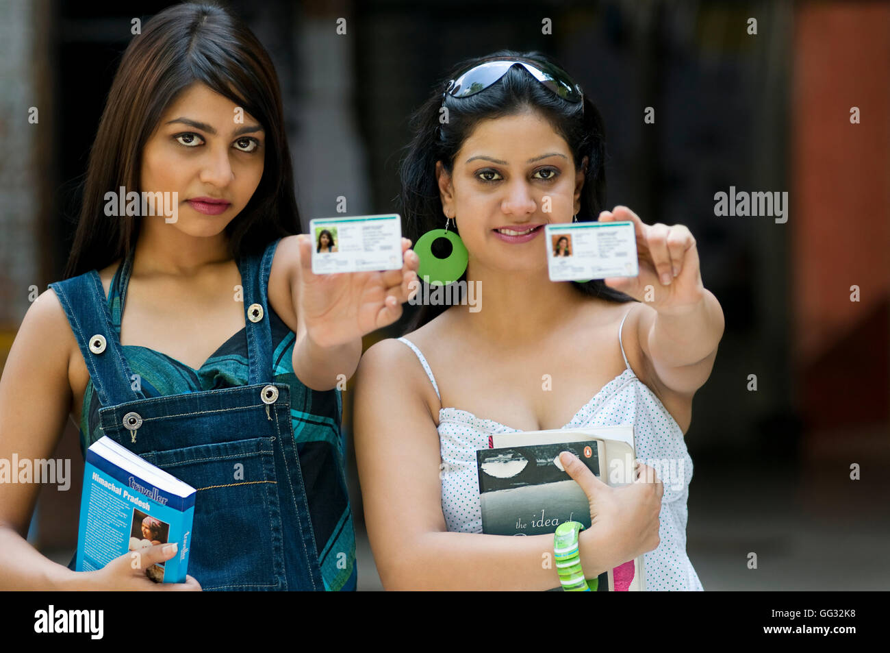 College-Studenten mit Ausweis Stockfoto