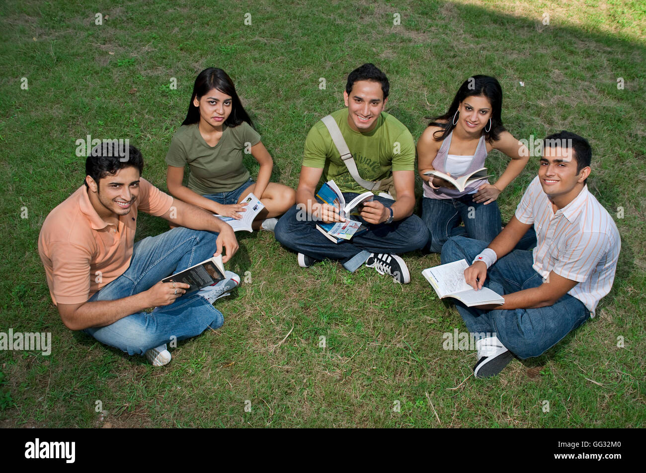 College-Studenten gemeinsam studieren Stockfoto